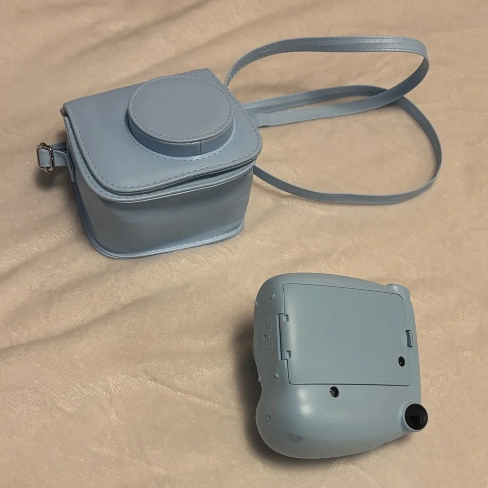 Light Blue Fujifilm Instax Mini 7 + film Camera with Case